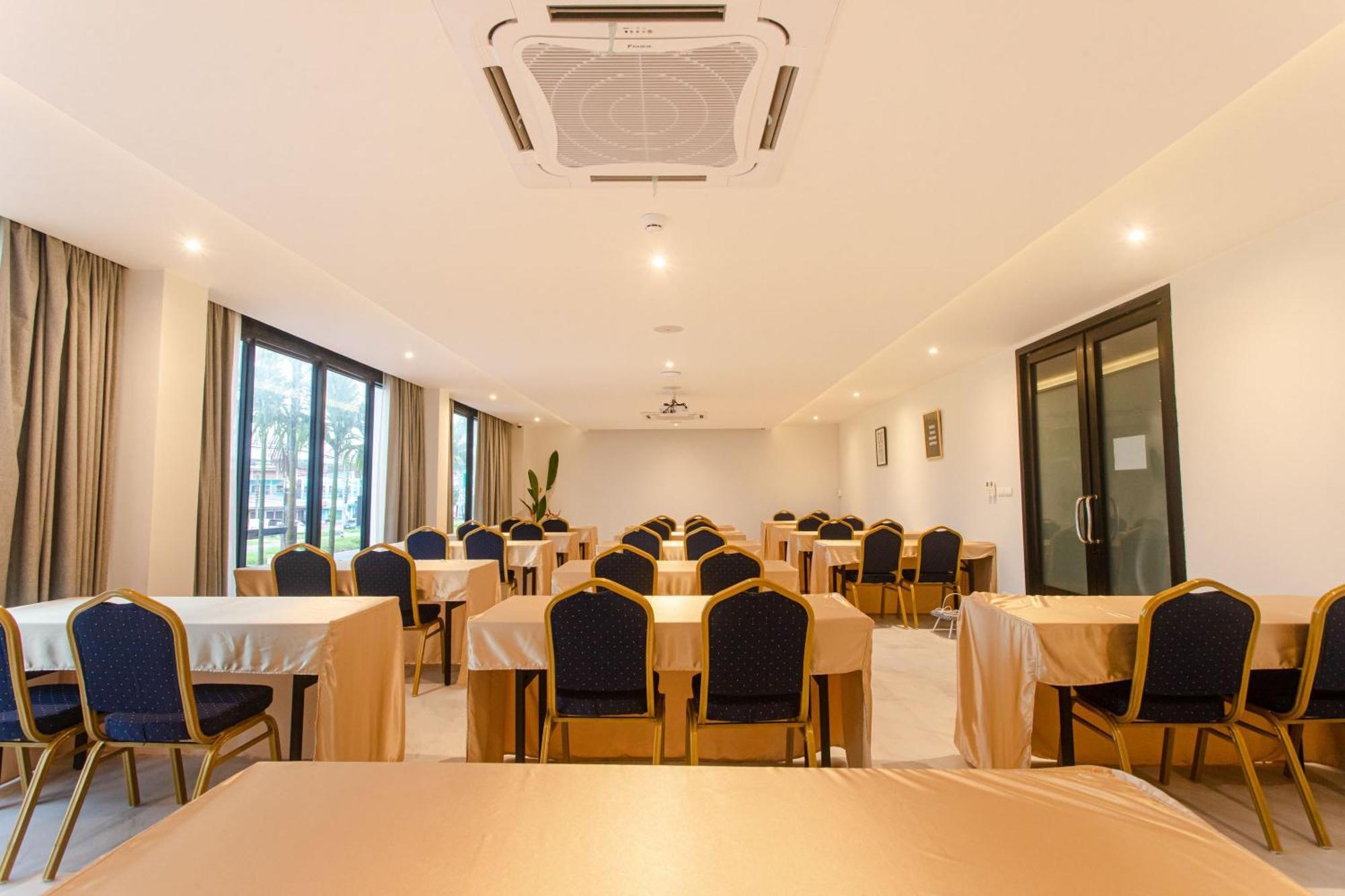 Tour De Phuket Hotel - Sha Plus Thalang Esterno foto
